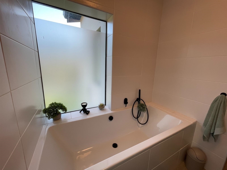 3 Bedroom Property for Sale in Island View Western Cape